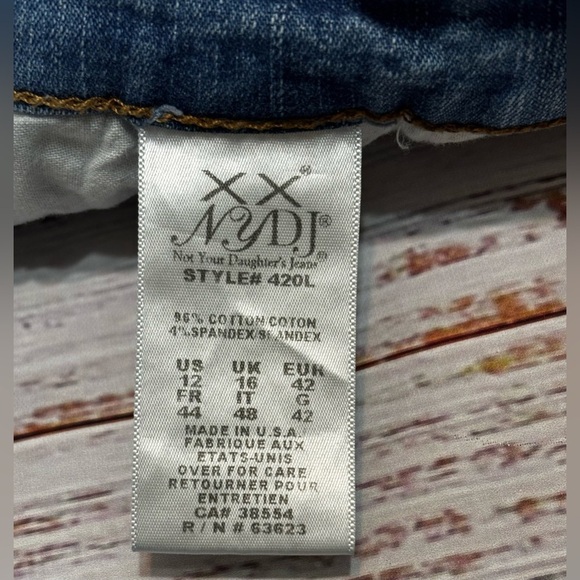 Women’s Not Your Daughters Jeans - Picture 10 of 11